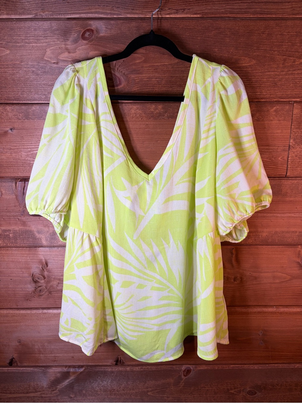 Torrid Lime Green and White Short Sleeve Blouse Size 2X - Torrid Size 2 💚💕